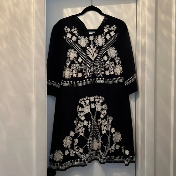 Blue and white embroidered French connection dress - Picture 2 of 3